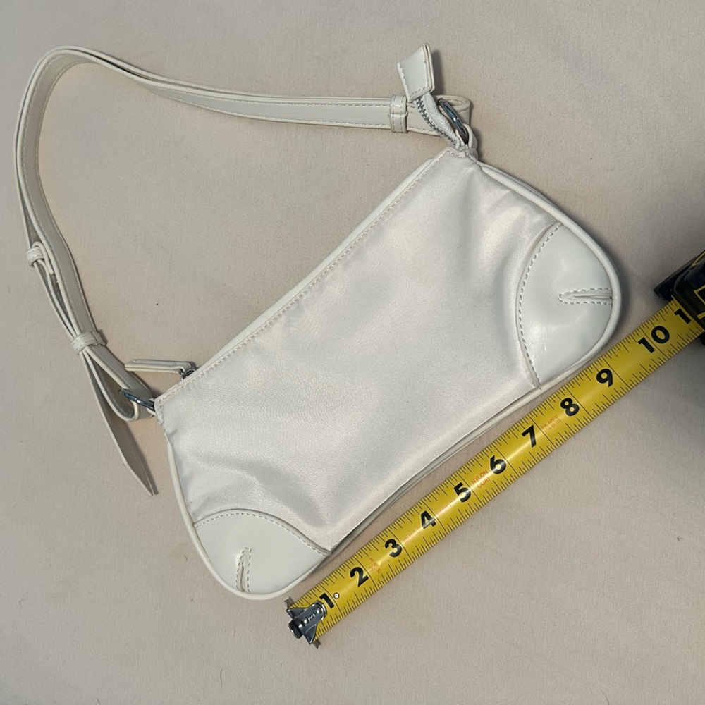 Cream nylon shoulder purse - Picture 2 of 4